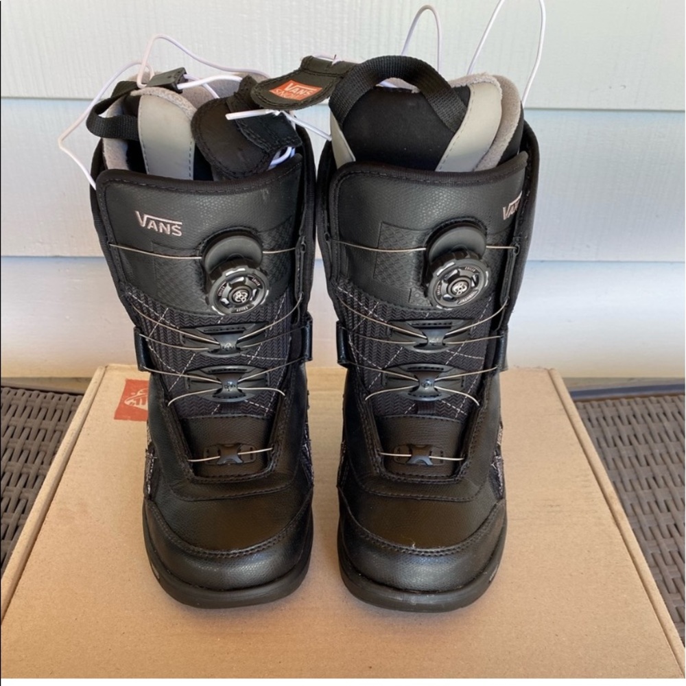 Vans woman’s snowboard boots
